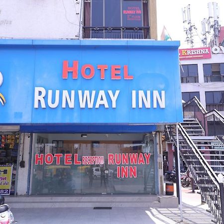 Hotel Runway Inn Ahmedabad Exterior foto