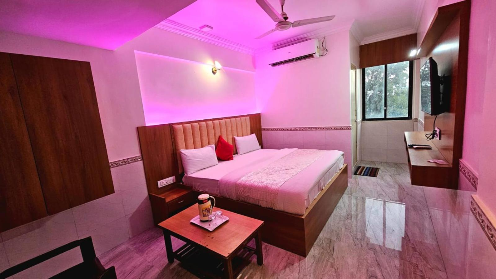 Hotel Runway Inn Ahmedabad Exterior foto