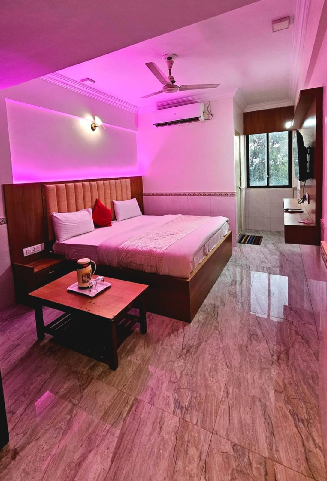 Hotel Runway Inn Ahmedabad Exterior foto